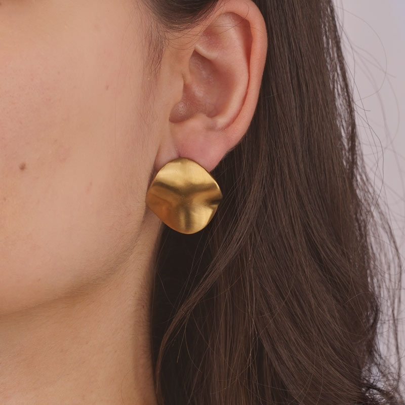 Wavy mushroom top stainless steel stud earrings