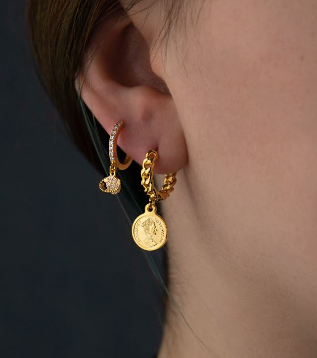 Elisabeth II Gold-plated earrings